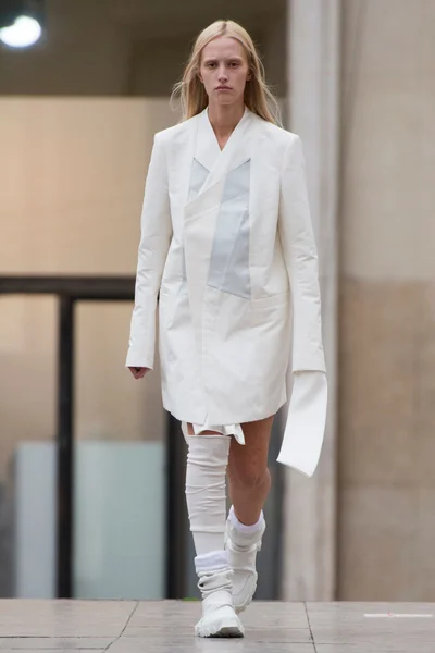 Look 28